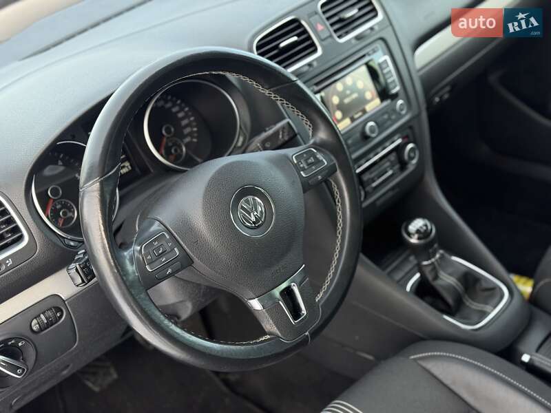 Универсал Volkswagen Golf 2012 в Сарнах