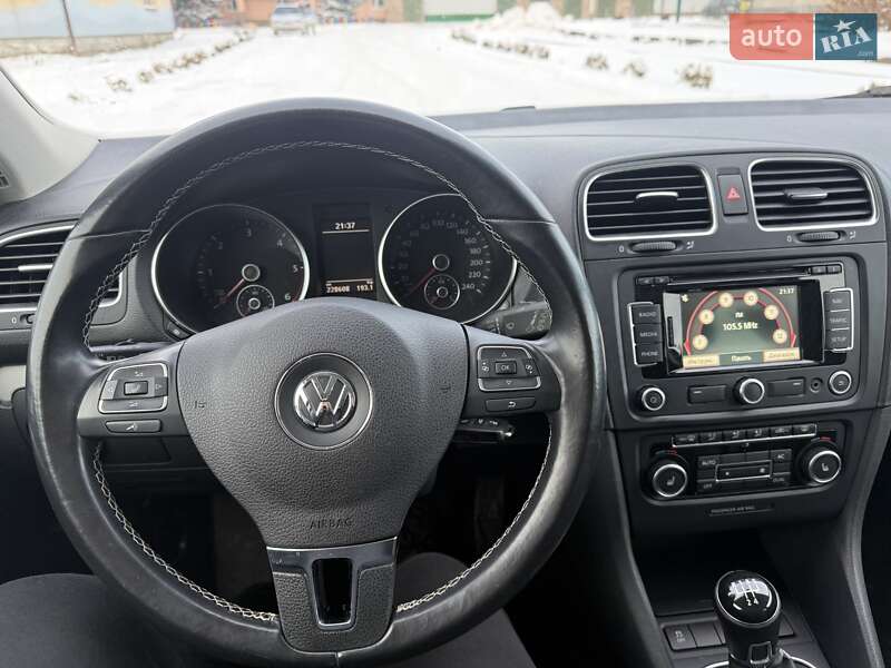 Универсал Volkswagen Golf 2012 в Сарнах