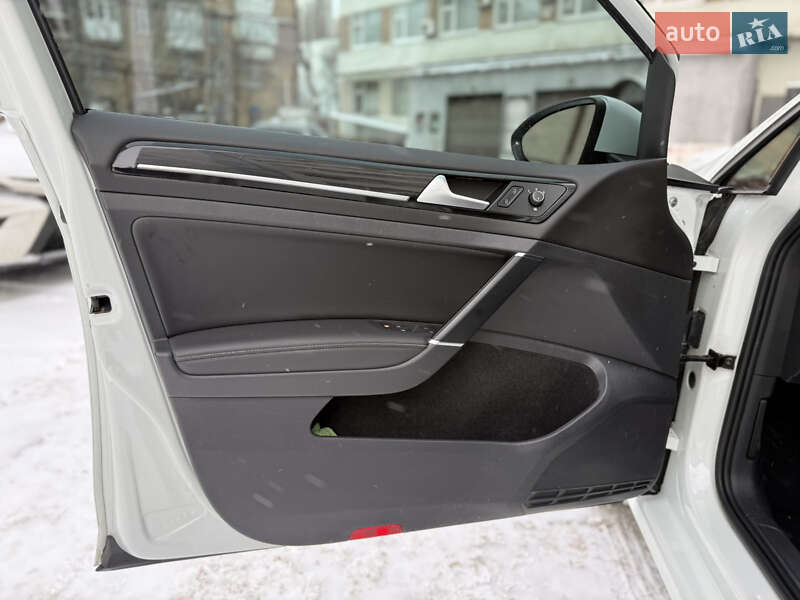 Хетчбек Volkswagen Golf 2018 в Києві