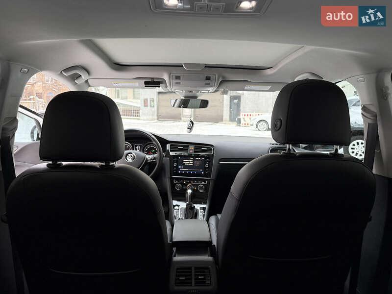Хетчбек Volkswagen Golf 2018 в Києві
