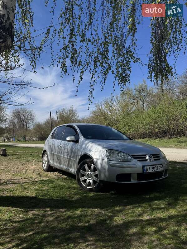 Хэтчбек Volkswagen Golf 2005 в Вышгороде