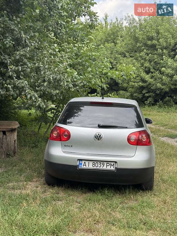 Хэтчбек Volkswagen Golf 2005 в Вышгороде