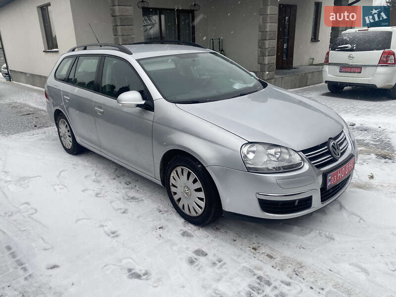Універсал Volkswagen Golf 2009 в Любомлі