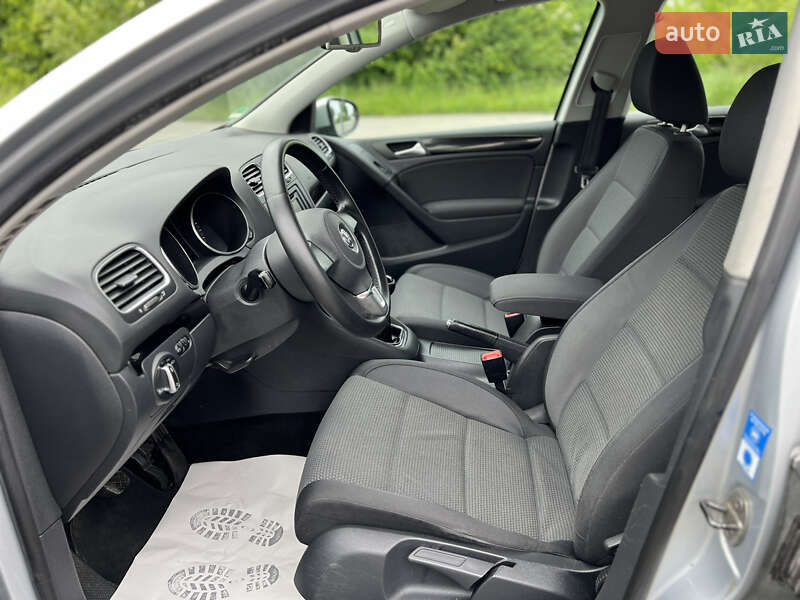 Хэтчбек Volkswagen Golf 2009 в Староконстантинове