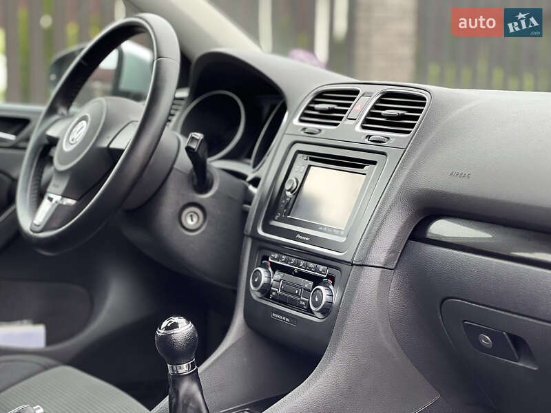 Хэтчбек Volkswagen Golf 2009 в Староконстантинове
