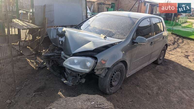 Хетчбек Volkswagen Golf 2004 в Рівному