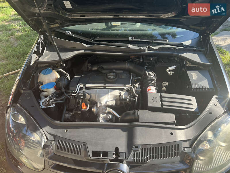 Хэтчбек Volkswagen Golf 2004 в Полтаве