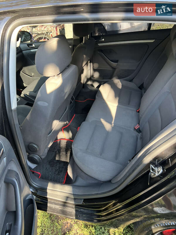 Хэтчбек Volkswagen Golf 2004 в Полтаве