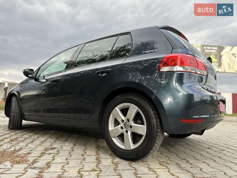Хетчбек Volkswagen Golf 2011 в Стрию
