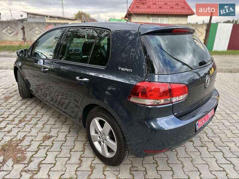 Хетчбек Volkswagen Golf 2011 в Стрию