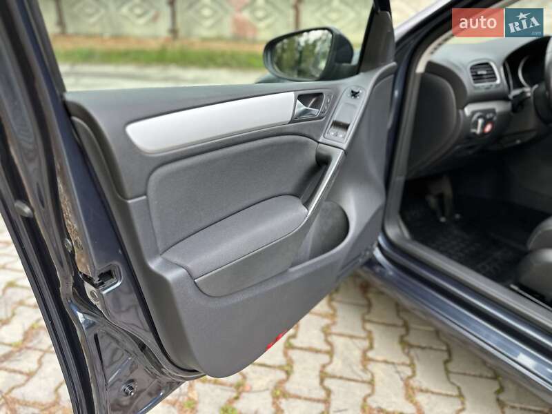 Хетчбек Volkswagen Golf 2011 в Стрию