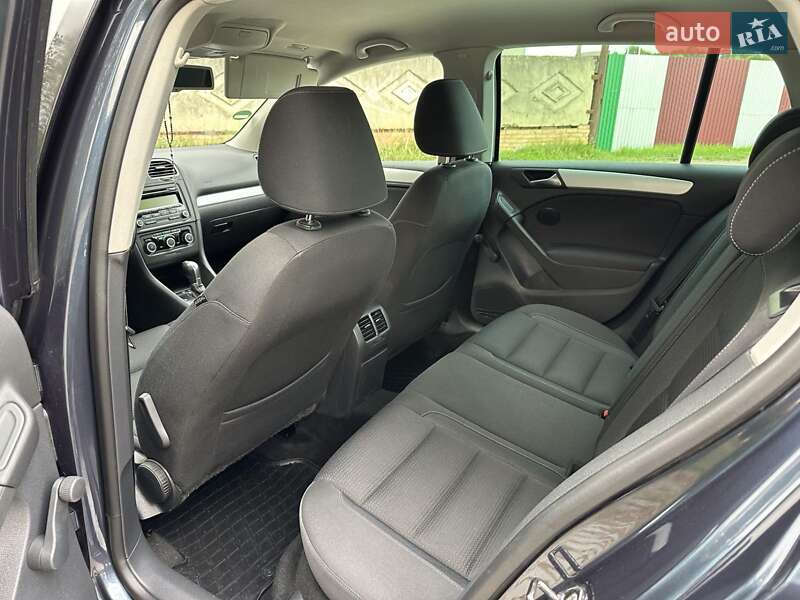 Хетчбек Volkswagen Golf 2011 в Стрию