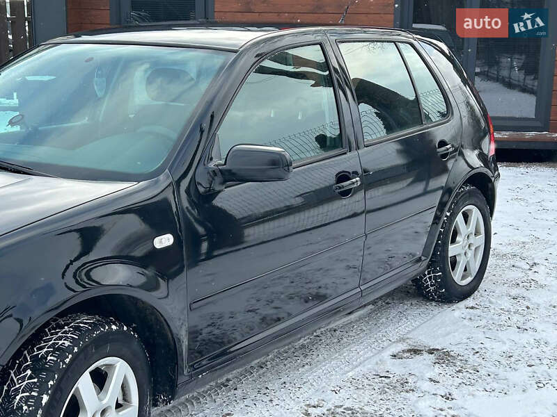 Хетчбек Volkswagen Golf 2000 в Стрию