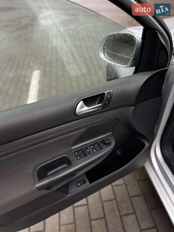 Хетчбек Volkswagen Golf 2006 в Луцьку