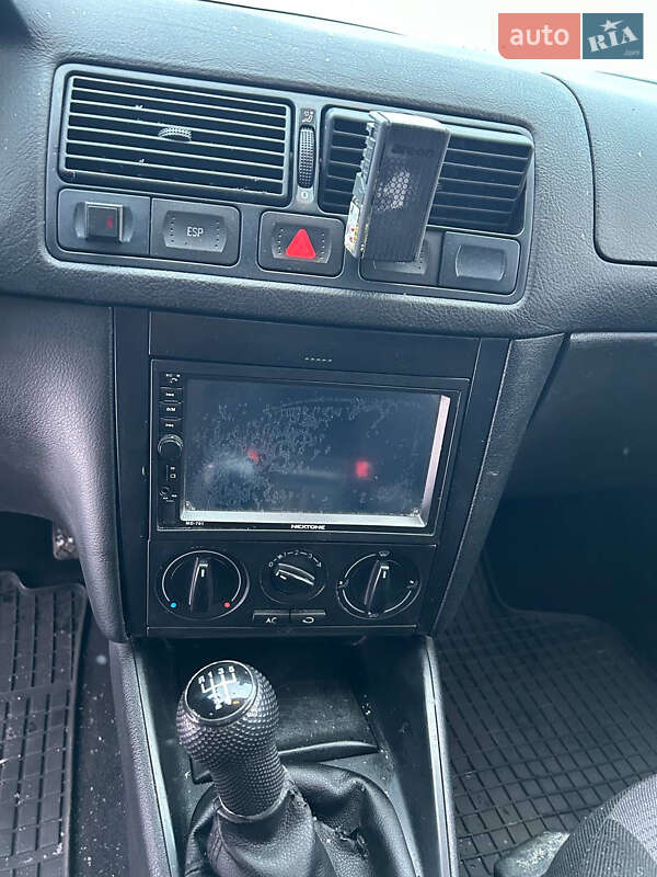 Хетчбек Volkswagen Golf 2000 в Стрию