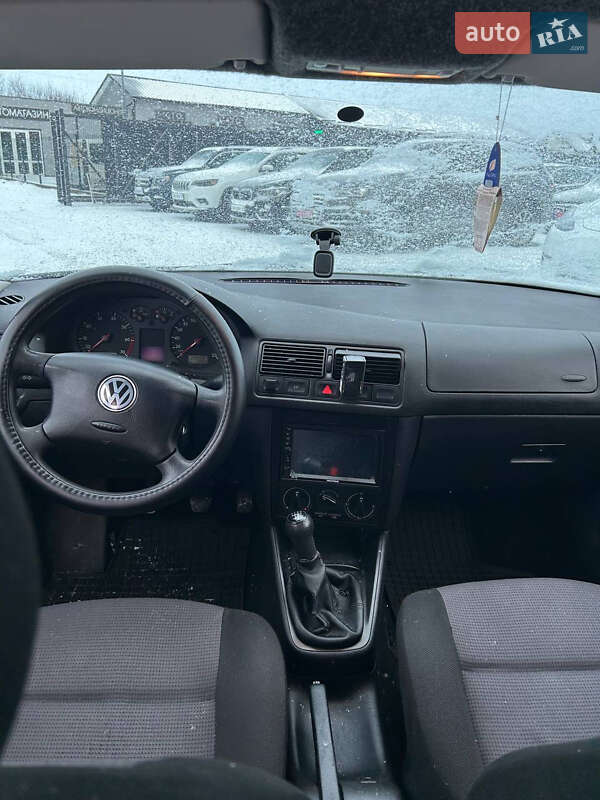 Хетчбек Volkswagen Golf 2000 в Стрию