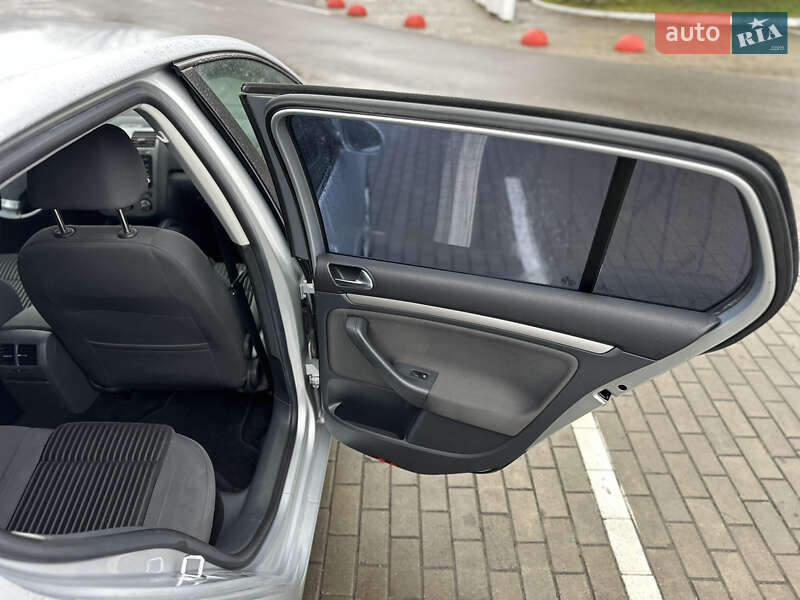 Хетчбек Volkswagen Golf 2006 в Луцьку