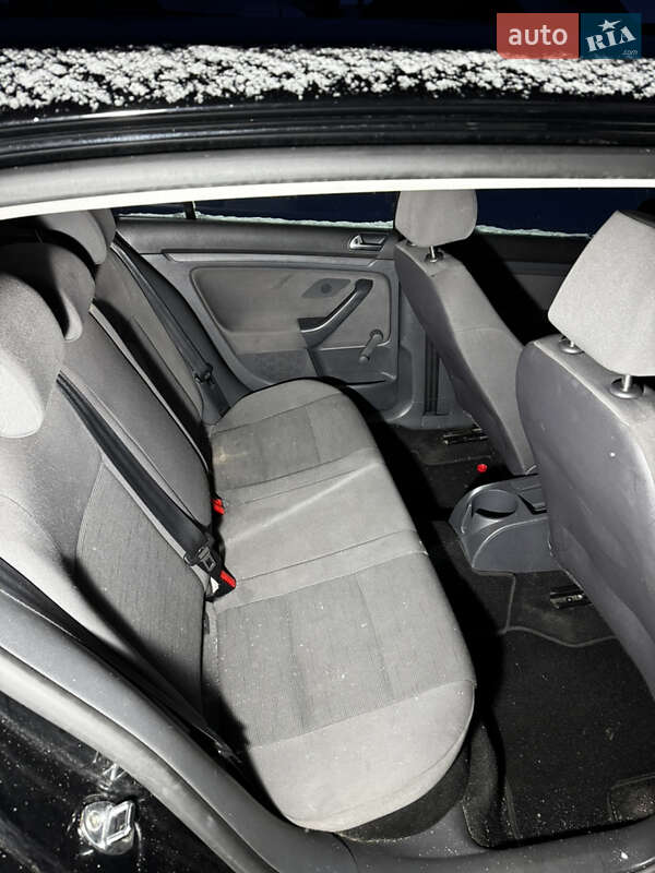 Хетчбек Volkswagen Golf 2008 в Луцьку