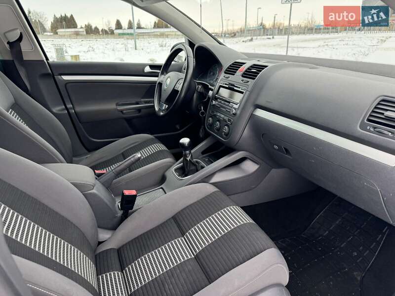 Хетчбек Volkswagen Golf 2008 в Львові