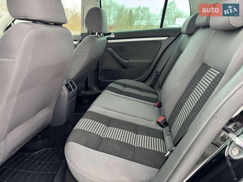 Хетчбек Volkswagen Golf 2008 в Львові