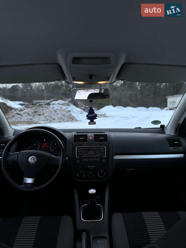 Хетчбек Volkswagen Golf 2008 в Луцьку