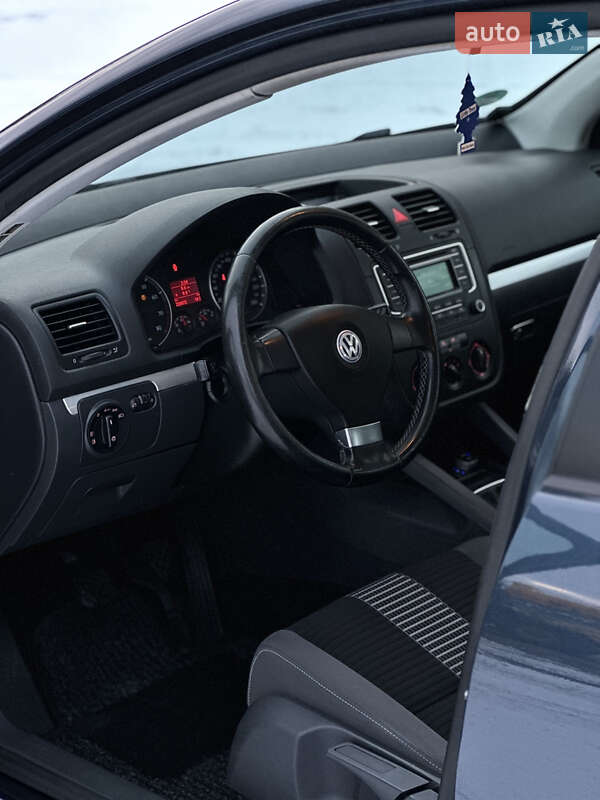 Хетчбек Volkswagen Golf 2008 в Луцьку