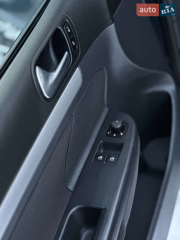 Хетчбек Volkswagen Golf 2008 в Луцьку