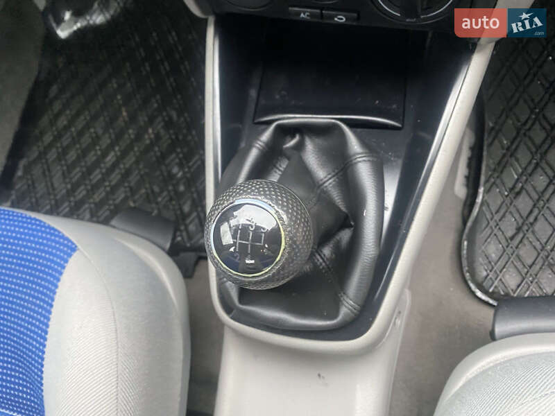 Хэтчбек Volkswagen Golf 2001 в Борщеве