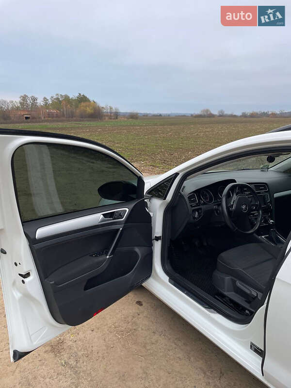 Универсал Volkswagen Golf 2015 в Львове