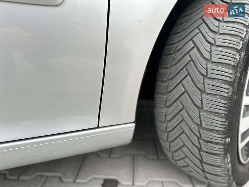 Хэтчбек Volkswagen Golf 2008 в Дунаевцах