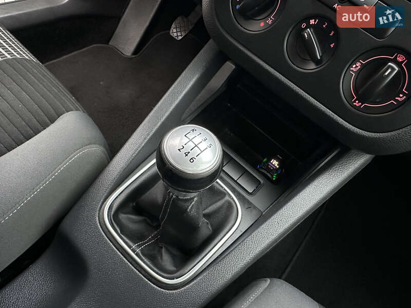 Хэтчбек Volkswagen Golf 2008 в Дунаевцах