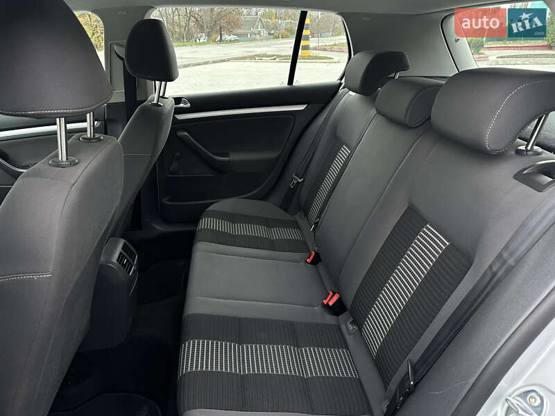 Хэтчбек Volkswagen Golf 2008 в Дунаевцах