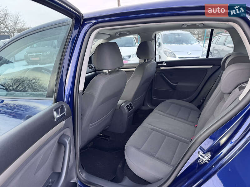 Хетчбек Volkswagen Golf 2007 в Звенигородці