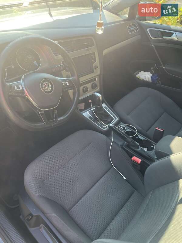 Хетчбек Volkswagen Golf 2017 в Києві