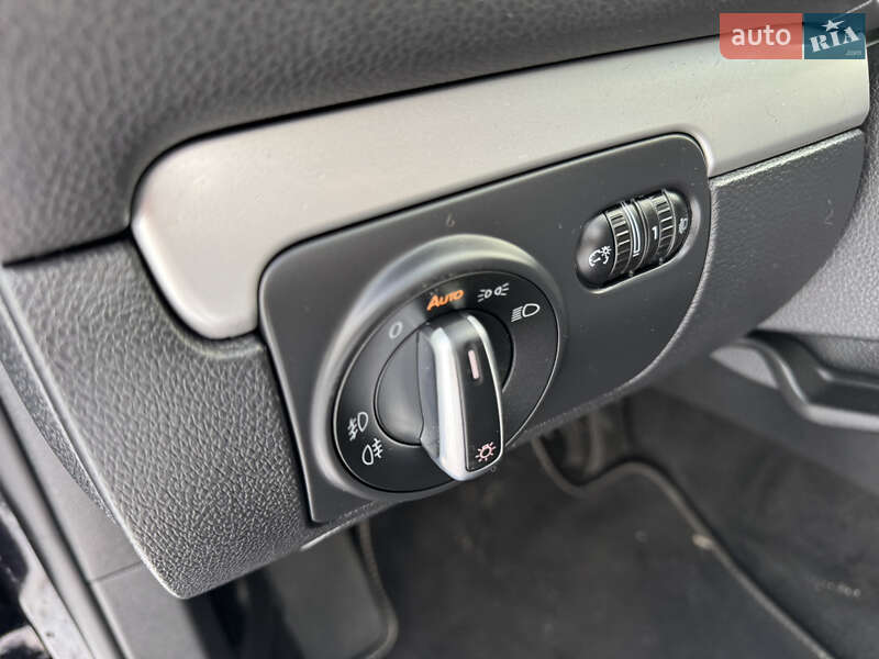 Хетчбек Volkswagen Golf 2009 в Луцьку