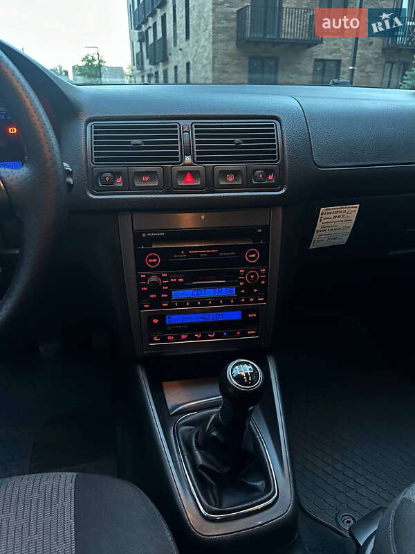 Універсал Volkswagen Golf 2004 в Бершаді