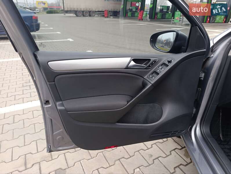 Хэтчбек Volkswagen Golf 2012 в Черкассах