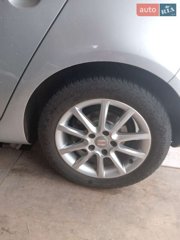 Хэтчбек Volkswagen Golf 2007 в Луцке