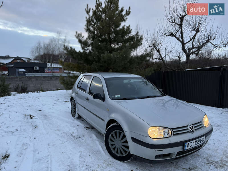 Хэтчбек Volkswagen Golf 2000 в Луцке