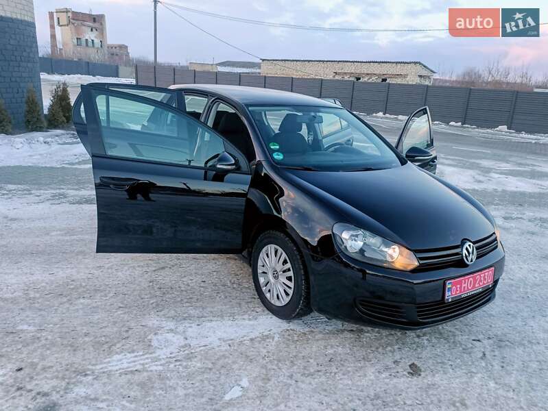 Хэтчбек Volkswagen Golf 2009 в Дубно