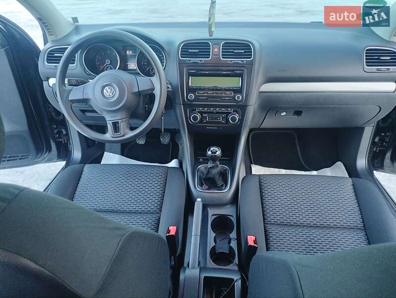 Хэтчбек Volkswagen Golf 2009 в Дубно