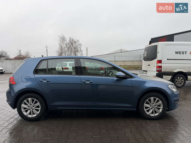Хэтчбек Volkswagen Golf 2015 в Луцке