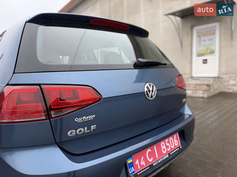 Хэтчбек Volkswagen Golf 2015 в Луцке