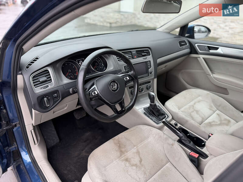 Хэтчбек Volkswagen Golf 2015 в Луцке