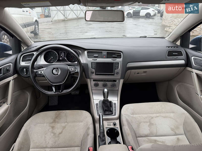 Хэтчбек Volkswagen Golf 2015 в Луцке