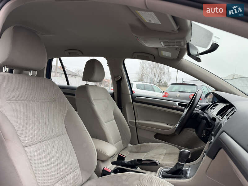 Хэтчбек Volkswagen Golf 2015 в Луцке