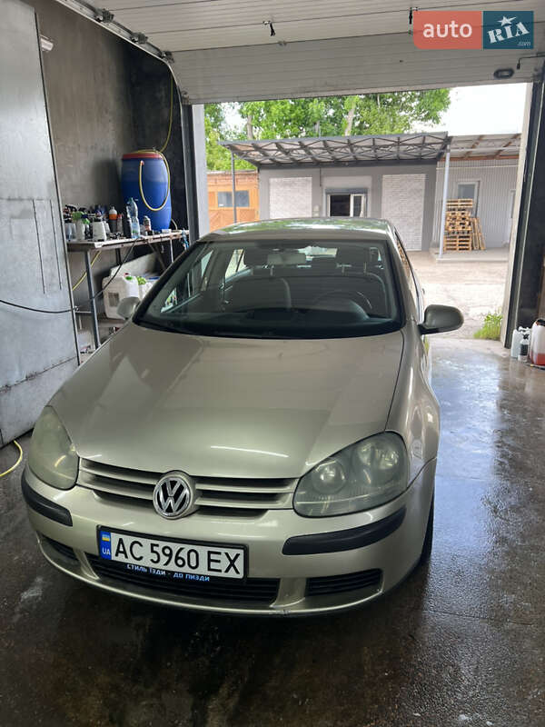 Volkswagen Golf 2004
