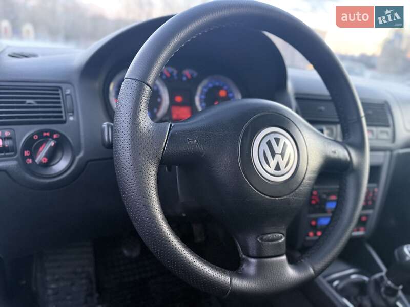 Универсал Volkswagen Golf 2003 в Ровно