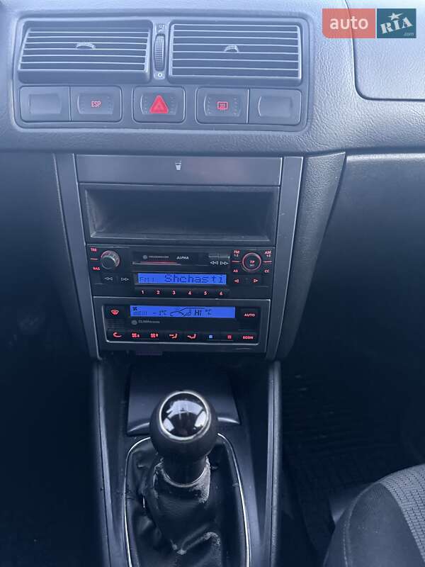 Универсал Volkswagen Golf 2003 в Ровно