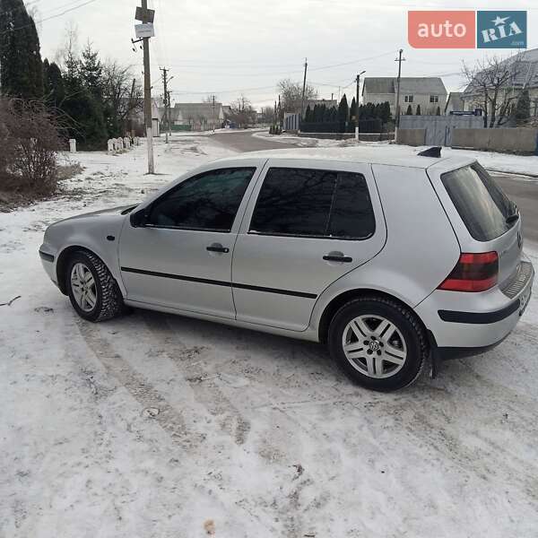Хэтчбек Volkswagen Golf 2001 в Ладыжине